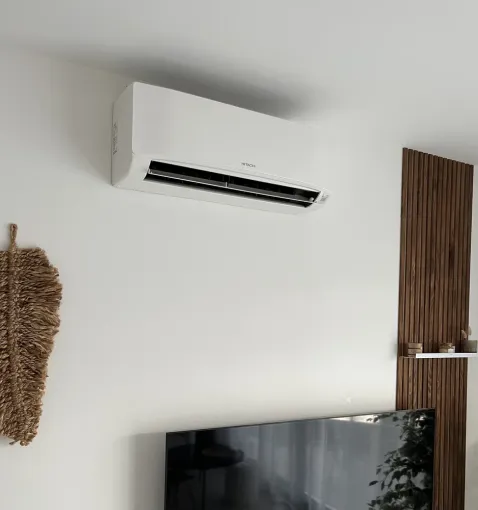 Installation d'une climatisation réversible Hitachi à Canet d'Aude, Narbonne, TPJ Énergies Renouvelables