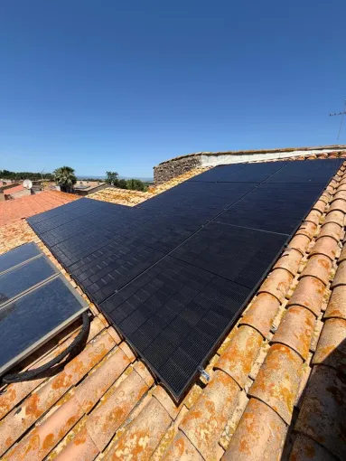 Installation de panneaux photovoltaïques à Nevian, Narbonne, TPJ Énergies Renouvelables